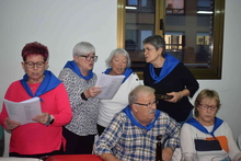 Los primeros gurasos cantando